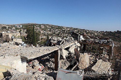 이스라엘 공습으로 부서진 레바논 남부 접경 마을의 건물 (출처=연합뉴스)