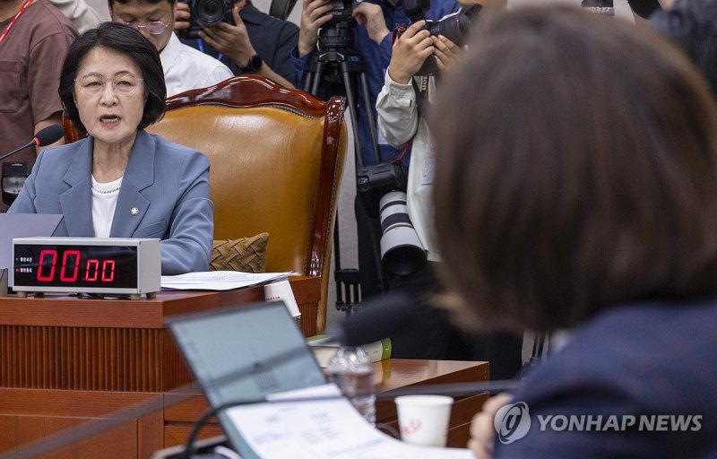 국민의힘 항의에 대해 반박하는 추미애 위원장 (출처=연합뉴스)