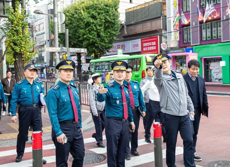 핼러윈데이를 앞두고 서울경찰청은 홍대·이태원·성수 등 주요 번화가를 중심으로 특별안전활동을 실시했다. 서울경찰청 제공