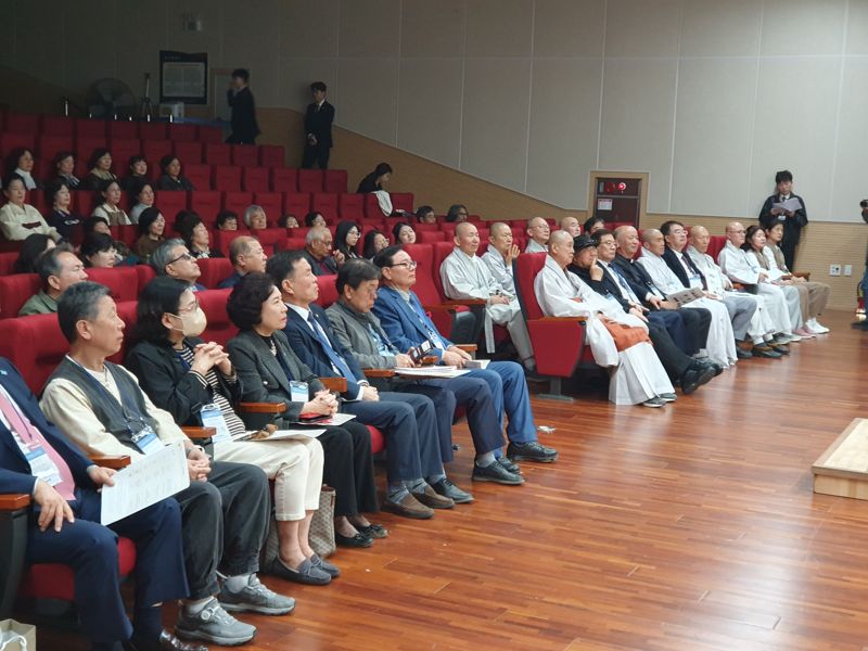 “음악으로 인류애를"..국제종교연합, 범어사 선문화관서 '국제평화음악제'