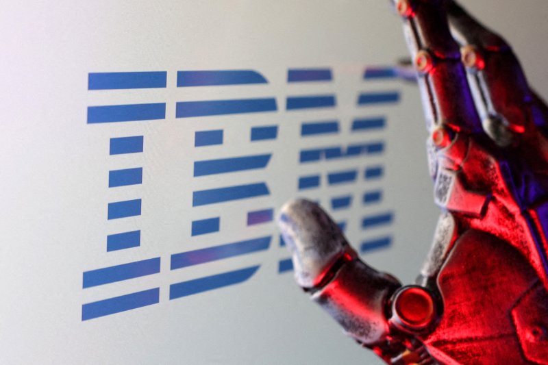 IBM logo. REUTERS/Dado Ruvic/Illustration/File Photo