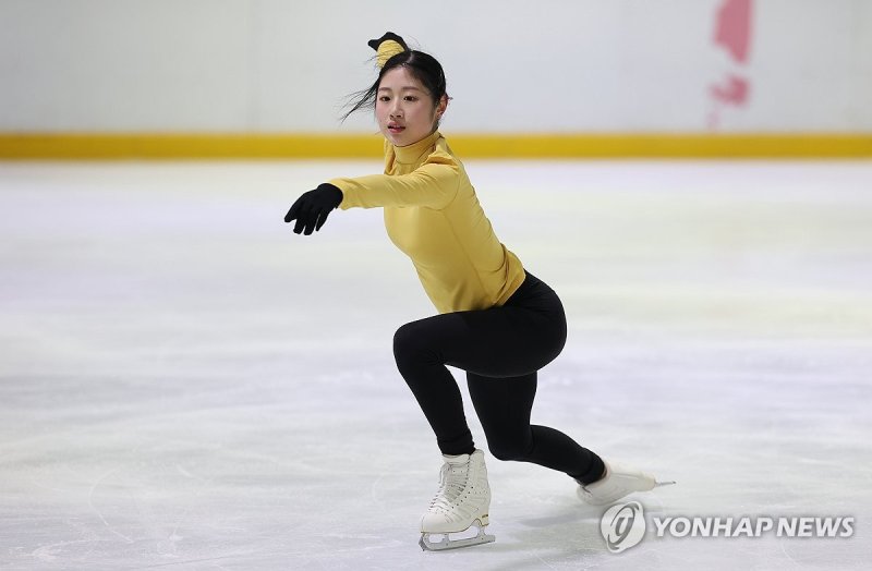 공식 연습하는 이해인 (출처=연합뉴스)