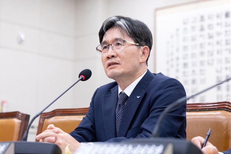 오동운 공수처장이 24일 서울 여의도 국회에서 열린 법제사법위원회 고위공직자범죄수사처 등에 대한 국정감사에 출석해 의원 질의에 답변하고 있다. 2025.10.24/뉴스1 ⓒ News1 이승배 기자