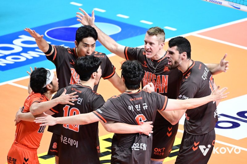 득점 후 기뻐하는 OK저축은행 선수들 (출처=연합뉴스)