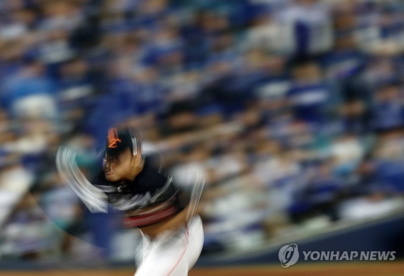 역투하는 문동주 (출처=연합뉴스)