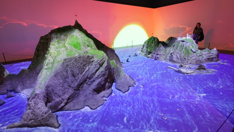 독도의 날을 하루 앞둔 지난 24일 서울 영등포구 타임스퀘어에 마련된 동북아역사재단 독도체험관에 독도 모형이 전시돼 있다. 2025.10.24/뉴스1 ⓒ News1 안은나 기자