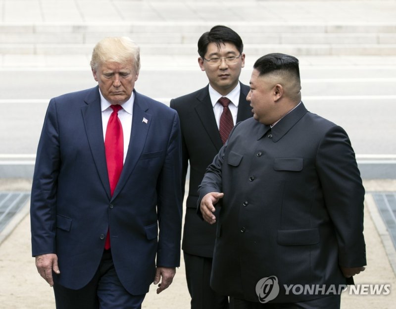 2019년 판문점서 만난 김정은과 트럼프 (출처=연합뉴스)