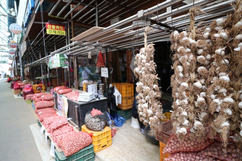 단양 구경시장 내 마늘 판매장 (출처=연합뉴스)