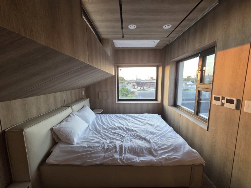 전북 김제시 '죽산모락' LG 스마트코티지 '듀오맥스 45' 2층에 있는 침실. 2025.10.24/뉴스1 ⓒ News1 박주평 기자