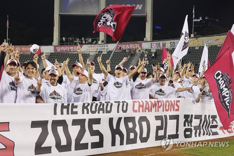 정규리그 우승 차지한 LG (출처=연합뉴스)