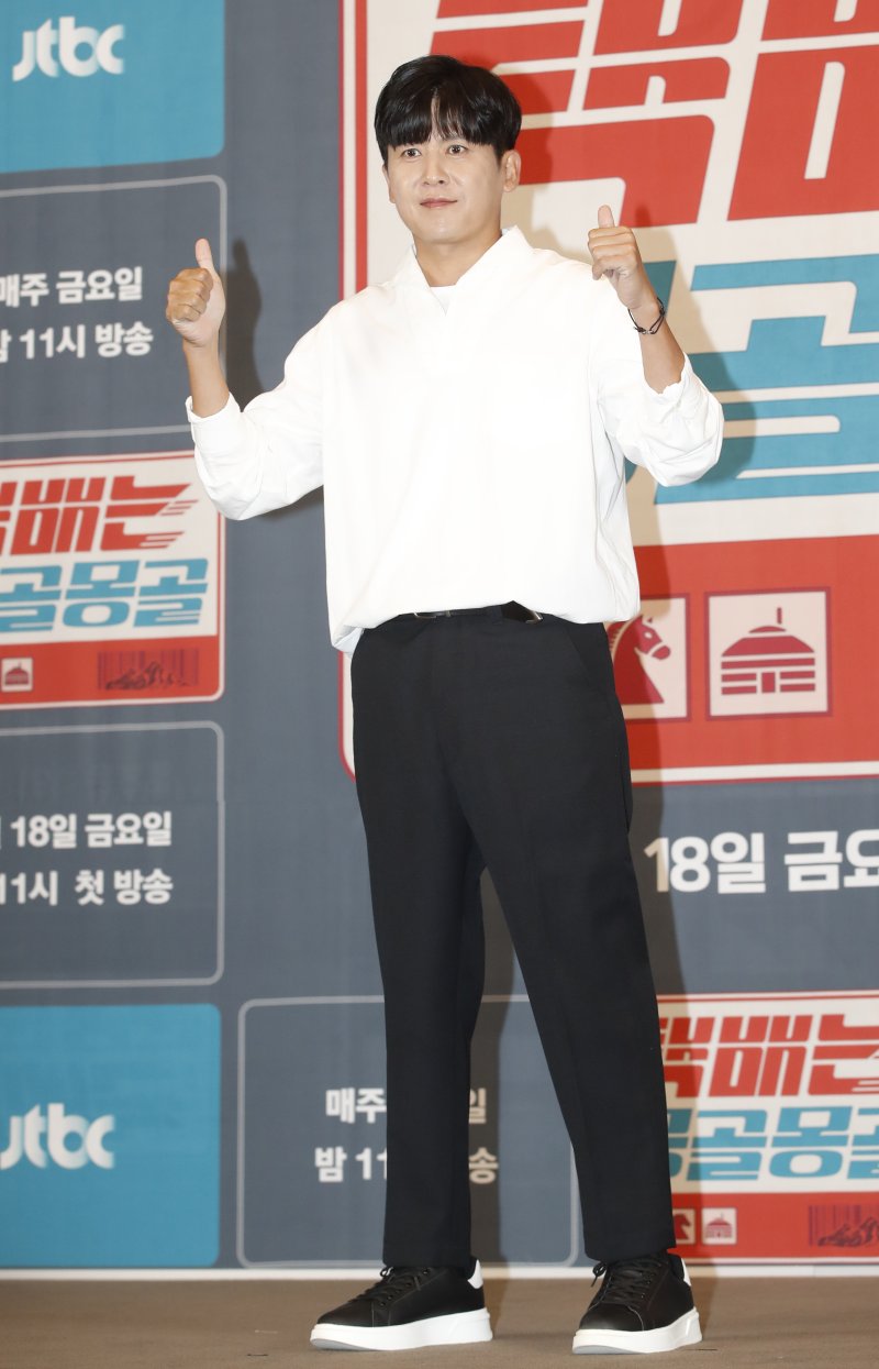 홍경민, 故 신해철 11주기 앞두고 묘소 찾아 추모 "늘 진심으로 고마워"