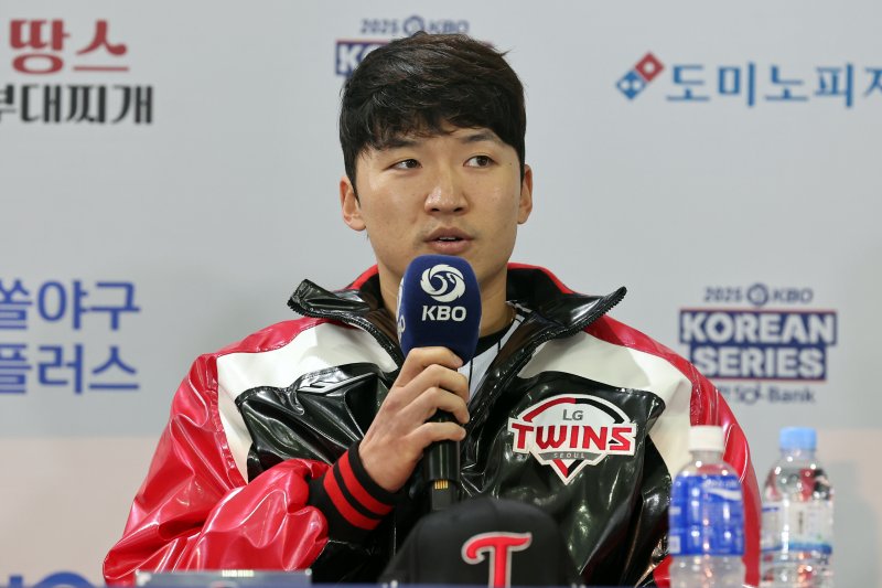 LG 트윈스 박해민이 25일 서울 잠실야구장에서 열린 2025 신한 SOL뱅크 KBO 한국시리즈 미디어데이에서 각오를 밝히고 있다. LG와 한화의 한국시리즈 1차전은 오는 26일 잠실야구장에서 펼쳐진다. 2025.10.25/뉴스1 ⓒ News1 황기선 기자