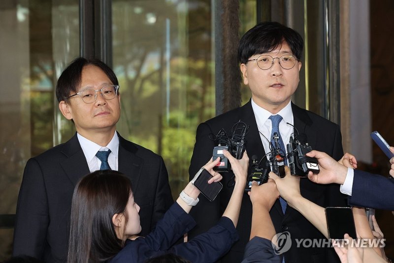 최태원·노소영 이혼 소송 상고심 이후 입장 발표하는 최 회장 측 대리인 (출처=연합뉴스)