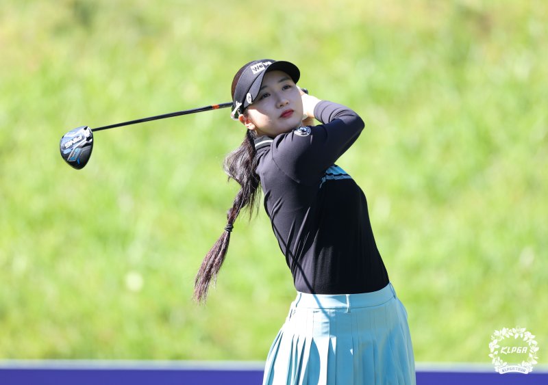 박혜준이 24일 전남 나주 해피니스CC에서 열린 광남일보 해피니스오픈 1라운드 1번 홀에서 티샷을 하고 있다. (KLPGA 제공. 재판매 및 DB 금지) 2025.10.24/뉴스1