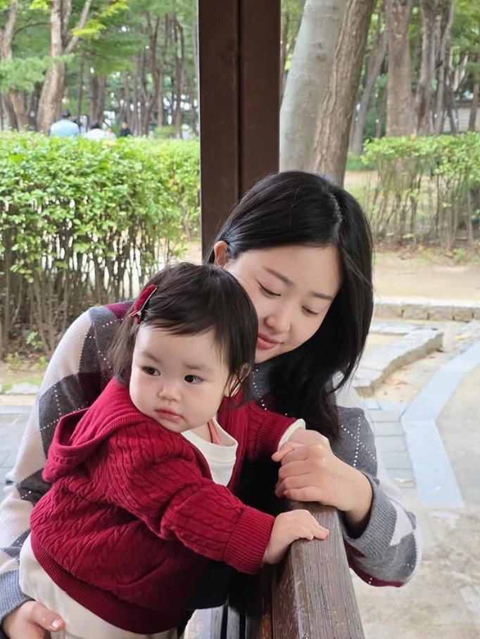 [서울=뉴시스] 방송인 박수홍의 아내 김다예가 딸 재이와 함께한 근황을 전했다. (사진=김다예 인스타그램 캡처) 2025.10.25. photo@newsis.com *재판매 및 DB 금지
