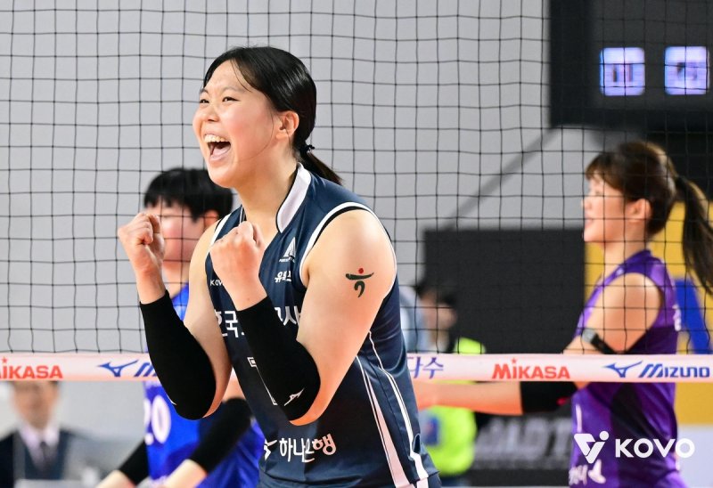 득점 후 기뻐하는 한국도로공사의 '특급 신인' 이지윤 (출처=연합뉴스)