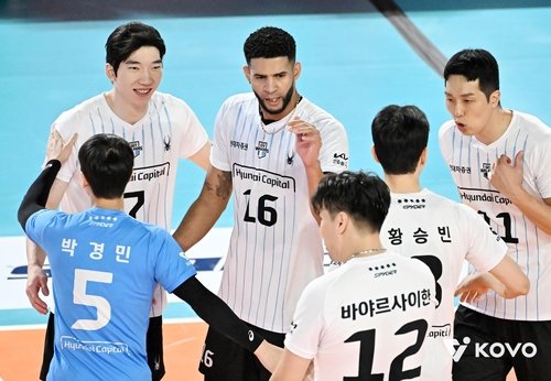 득점 후 기뻐하는 현대캐피탈 선수들 (출처=연합뉴스)