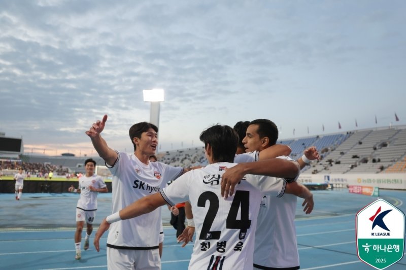 제주SK가 25일 열린 하나은행 K리그1 2025 34라운드에서 수원FC를 2-1로 제압했다. (한국프로축구연맹 제공)