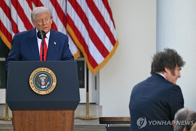 도널드 트럼프 미국 대통령(왼쪽)과 밀레이 아르헨티나 대통령 (출처=연합뉴스)