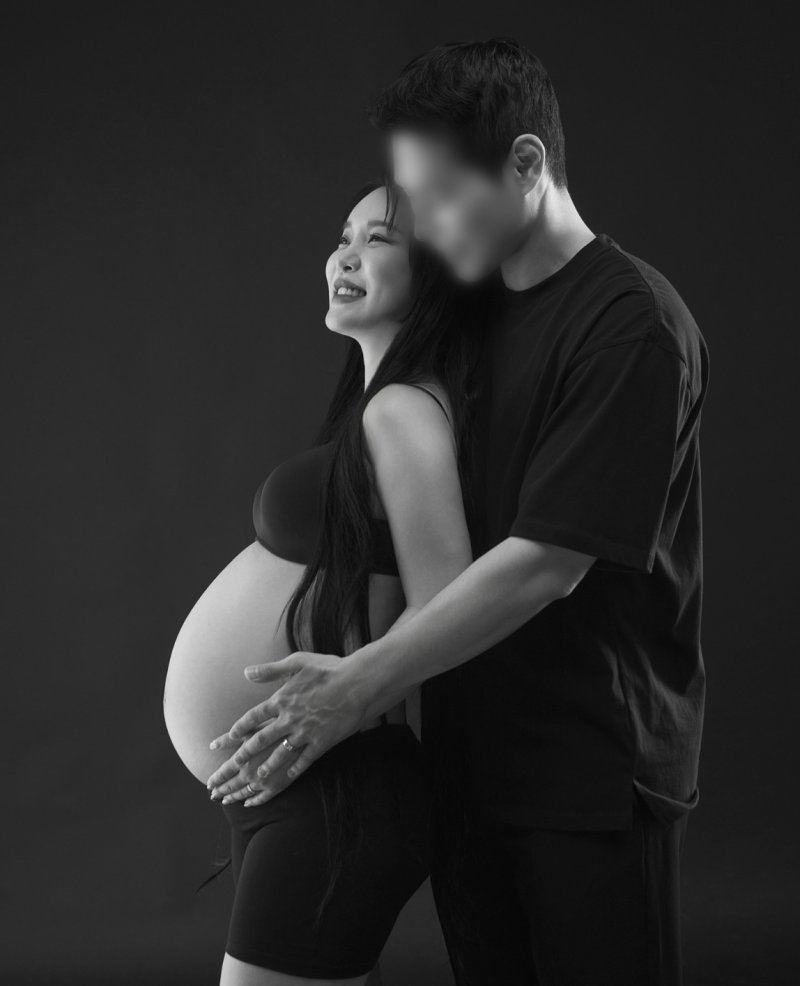 [서울=뉴시스] 유튜버 겸 방송인 랄랄이 만삭 화보를 공개했다. (사진=랄랄 인스타그램 캡처) 2024.06.28. photo@newsis.com *재판매 및 DB 금지