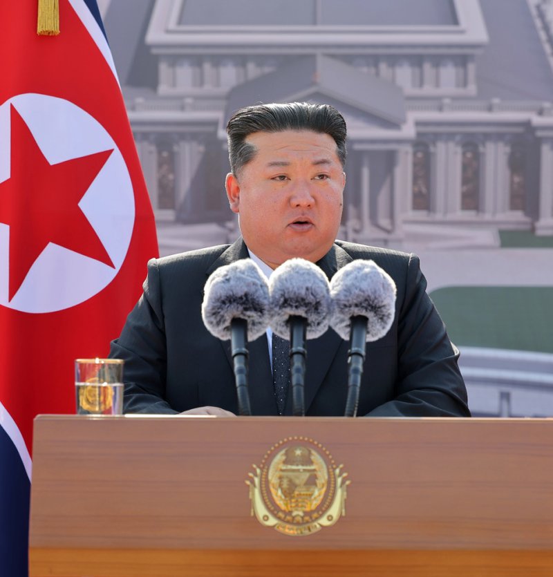 (평양 노동신문=뉴스1) = 김정은 북한 노동당 총비서가 지난 23일 해외군사작전 전투위훈기념관 착공식에서 연설하는 모습. [국내에서만 사용가능. 재배포 금지. DB 금지. For Use Only in the Republic of Korea. Redistribution Prohibited] rodongphoto@news1.kr