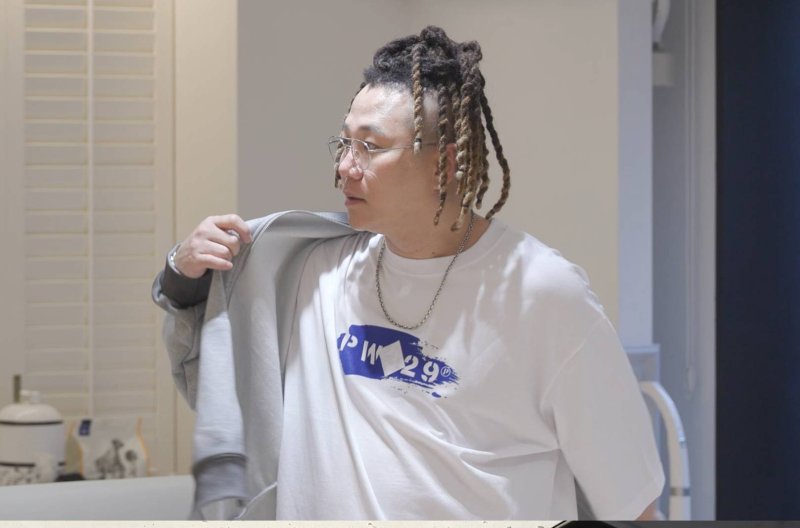 [서울=뉴시스] 26일 오후 9시 방송되는 SBS TV 예능물 '미운 우리 새끼'에서 홀로서기에 나선 윤민수의 독립 하우스가 최초로 공개된다. (사진=SBS TV 예능물 '미운 우리 새끼' 제공) 2025.10.26. photo@newsis.com *재판매 및 DB 금지