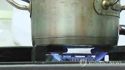 불에 올려진 냄비 (출처=연합뉴스)