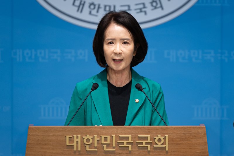 최수진 국민의힘 원내수석대변인이 19일 서울 여의도 국회 소통관에서 논평하고 있다. 2025.9.19/뉴스1 ⓒ News1 유승관 기자