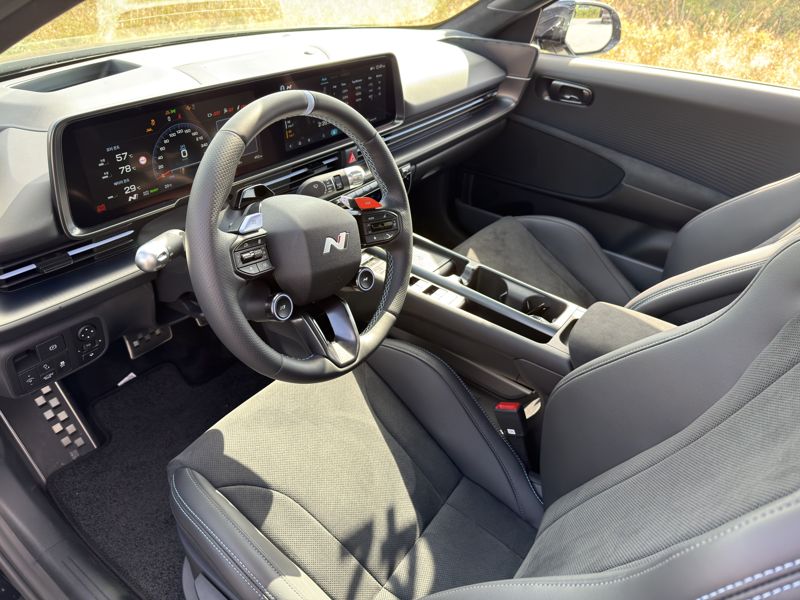 아이오닉 6N 1열 내부. 정원일 기자