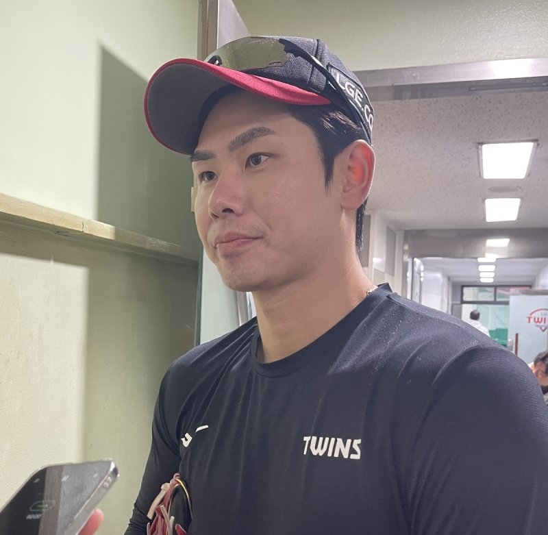 한국시리즈 1차전 출격을 앞둔 LG 홍창기 (출처=연합뉴스)