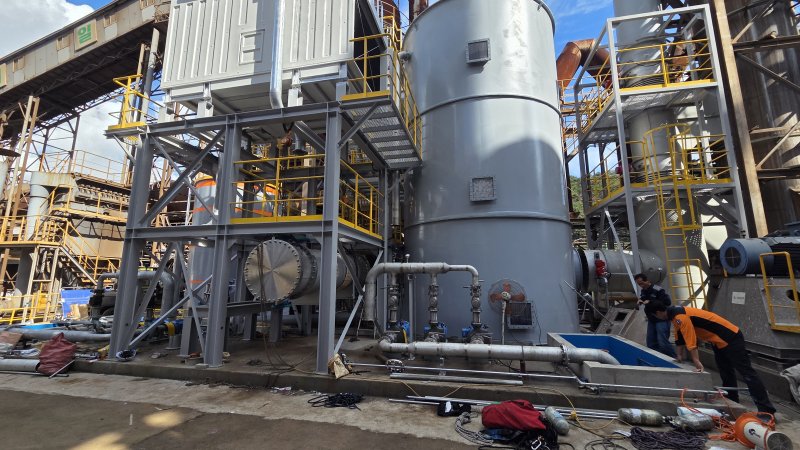 [경주=뉴시스] 지난 25일 4명의 사상자가 난 경주 안강읍의 한 공장 수조 주변. (사진=경북소방본부 제공) 2025.10.26 photo@newsis.com *재판매 및 DB 금지