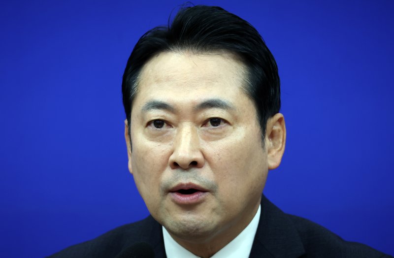 [서울=뉴시스] 고승민 기자 = 장동혁 국민의힘 대표가 23일 서울 여의도 국회에서 열린 최고위원회의에서 발언하고 있다. 2025.10.23. kkssmm99@newsis.com