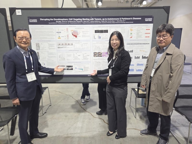 최진호 단국대 석좌교수(사진 왼쪽부터)와 장수화 팀장, 진근우 대표 (출처=연합뉴스)