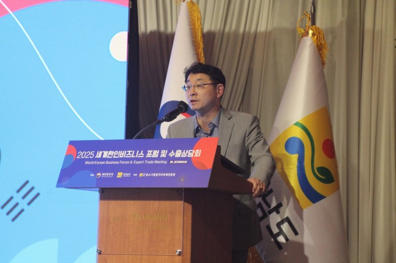 세계한인비즈니스포럼서 강연하는 양경호 본부장 (출처=연합뉴스)