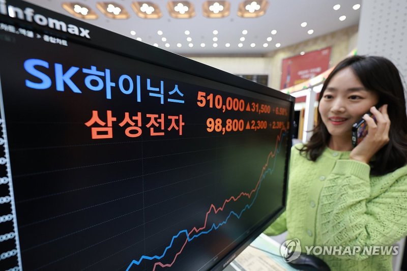 50만원 넘긴 SK하이닉스, 10만원 앞둔 삼성전자 (출처=연합뉴스)