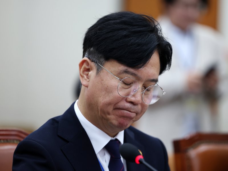 [서울=뉴시스] 김명년 기자 = 김영훈 고용노동부 장관. 2025.10.15. kmn@newsis.com