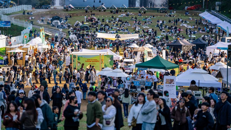 지난 25일부터 이틀동안 열린 춘천시 엘리시안 강촌리조트에서 열린 '숲 속 빵 시장'. 뉴스1