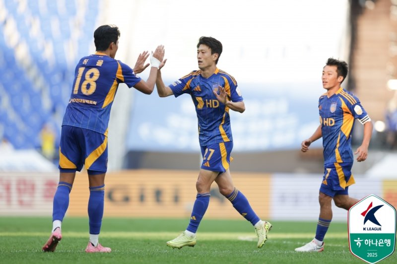 [서울=뉴시스] 프로축구 K리그1 울산 HD의 이청용. (사진=한국프로축구연맹 제공) *재판매 및 DB 금지