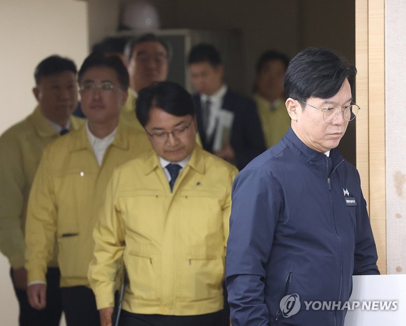 굳은 표정으로 (출처=연합뉴스)