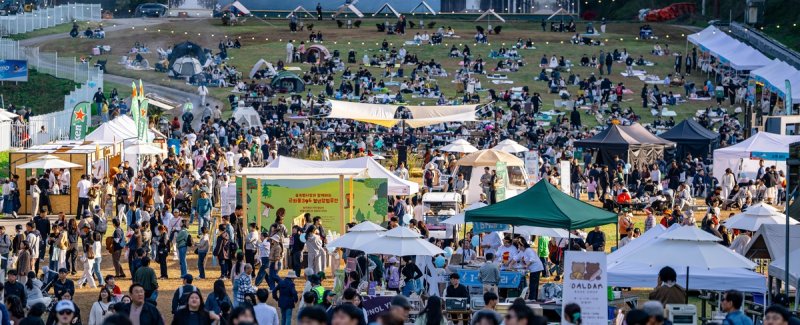 빵시장 인파 (출처=연합뉴스)