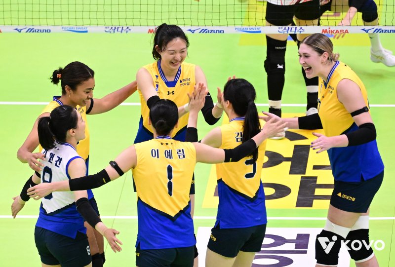올 시즌 여자 프로배구에서 첫 2연승을 기록한 현대건설. (KOVO 제공)