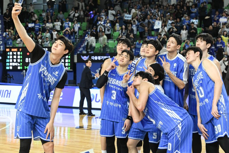 프로농구 대구 한국가스공사가 26일 서울 SK를 꺾고 개막 8연패 후 첫승을 거뒀다.(KBL 제공)