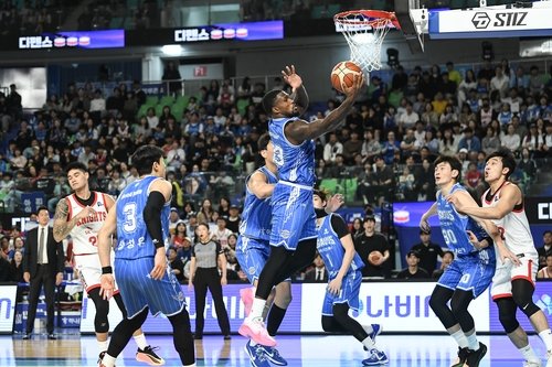 가스공사 퍼킨스의 슛 (출처=연합뉴스)