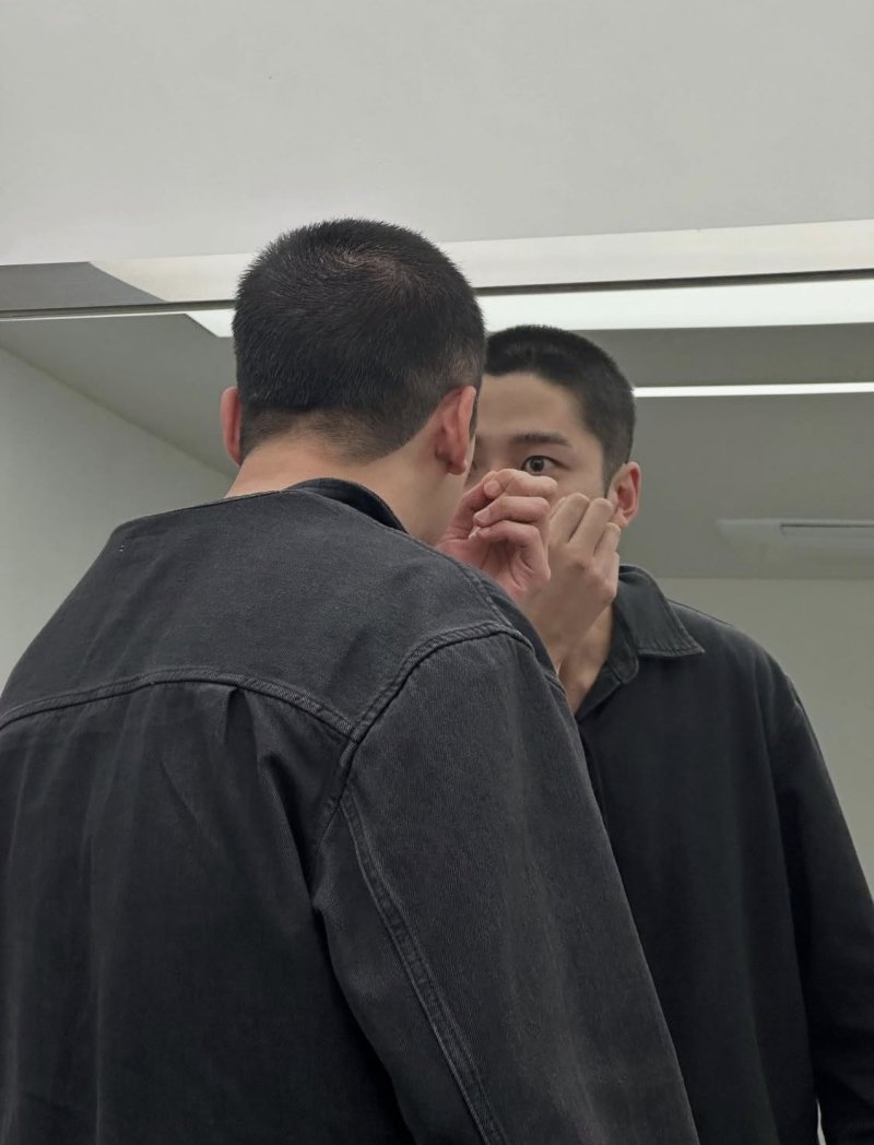 입대 앞둔 로운, 삭발 머리 공개 시원합니다, 다녀올게요