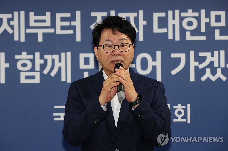 인사말 하는 이한주 국정기획위원장 (출처=연합뉴스)