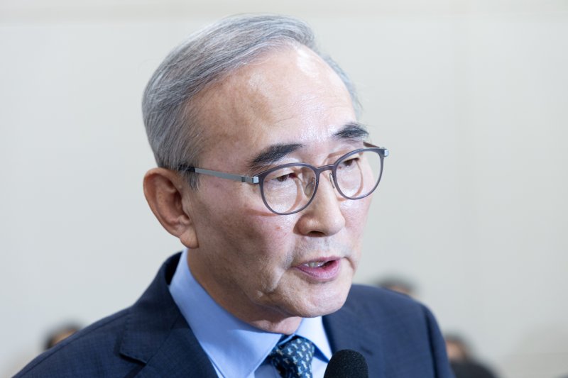 김영섭 KT 대표가 21일 서울 여의도 국회 과학기술정보방송통신위원회에서 열린 정보통신산업진흥원 등에 대한 국정감사에 출석해 의원 질의에 답변하고 있다. 2025.10.21/뉴스1 ⓒ News1 이승배 기자