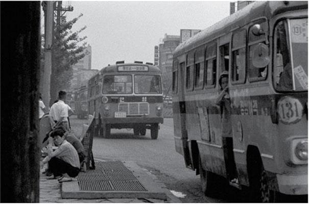 1970년대 초 서울의 버스 (출처=연합뉴스)
