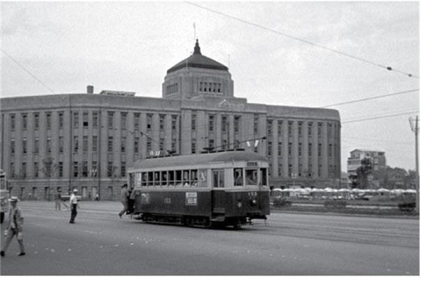 1970년대 서울시청 앞 전차 (출처=연합뉴스)