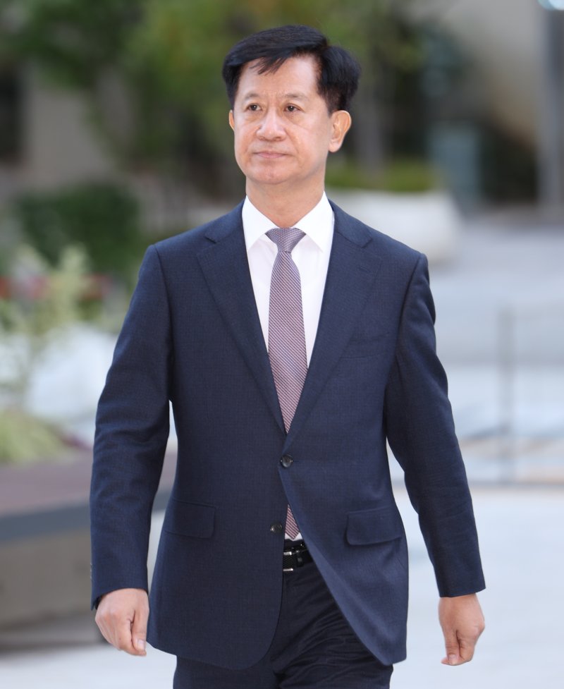 김건희 여사 관련 의혹들을 수사하는 민중기 특별검사팀 새 특검보인 박노수 변호사가 27일 서울 광화문 KT 빌딩 사무실로 출근하고 있다. 사진=연합뉴스