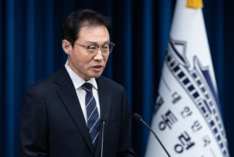 이규연 홍보소통수석이 17일 서울 용산 대통령실 청사에서 동남아 광고유인 긴급삭제 관련 브리핑을 하고 있다. 2025.10.17/뉴스1 ⓒ News1 이재명 기자